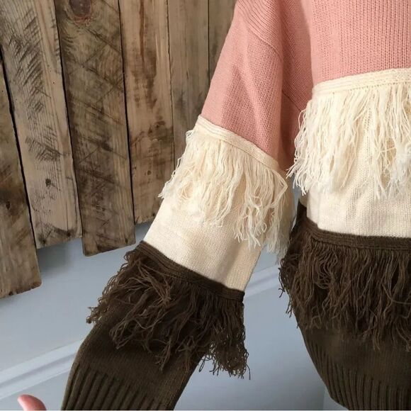 NWOT Pink Lily Boho Fringe Drop Shoulder Color block Sweater Size Medium - Picture 8 of 10